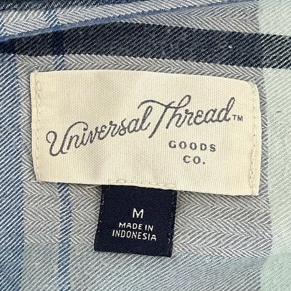 Universal Thread Plaid Long Sleeve Button-Down Shirt in Blue - Picture 5 of 6